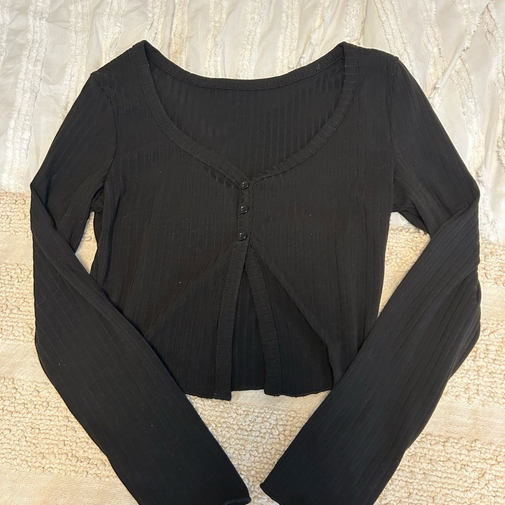 Black Ribbed Long-Sleeve Button Crop Top - Women